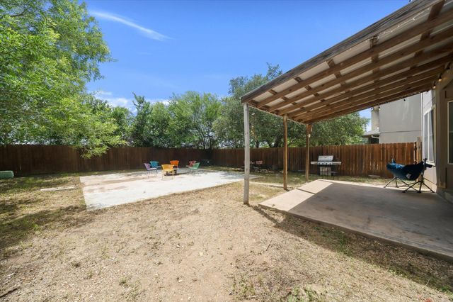2601 Highcloud DR, Lockhart, TX 78644