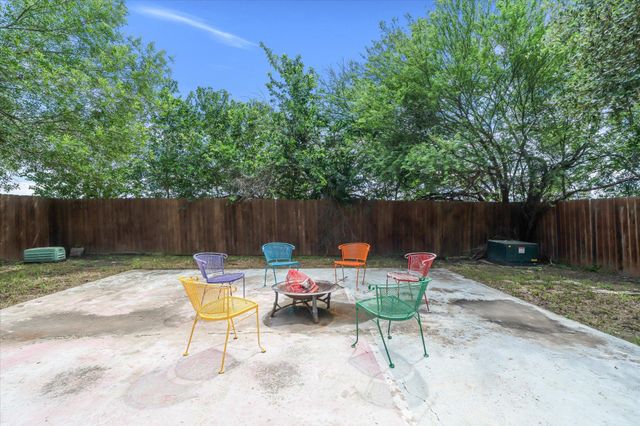 2601 Highcloud DR, Lockhart, TX 78644