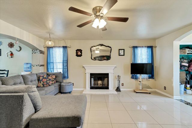 2601 Highcloud DR, Lockhart, TX 78644