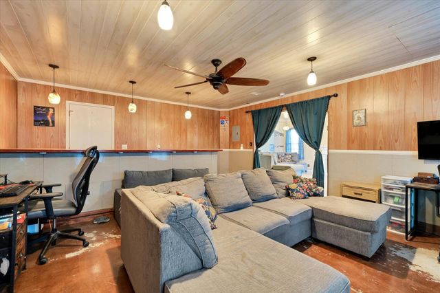 2601 Highcloud DR, Lockhart, TX 78644