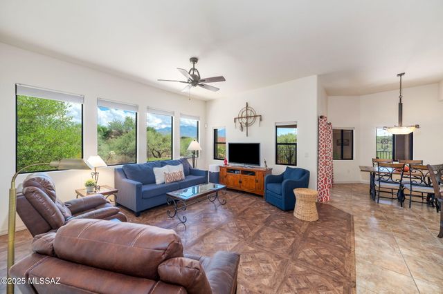 922 E Vault Mine Court, Green Valley, AZ 85614