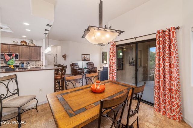 922 E Vault Mine Court, Green Valley, AZ 85614