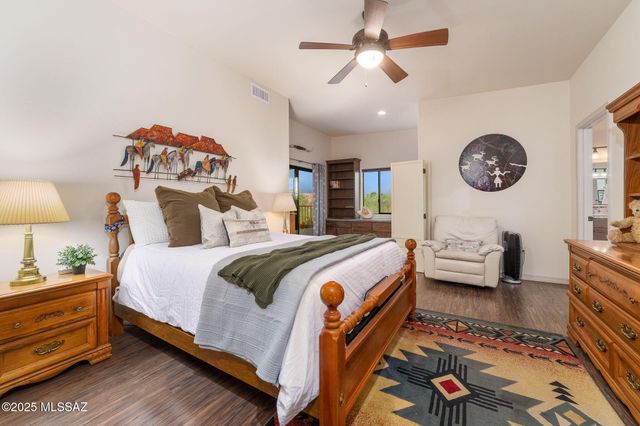 922 E Vault Mine Court, Green Valley, AZ 85614