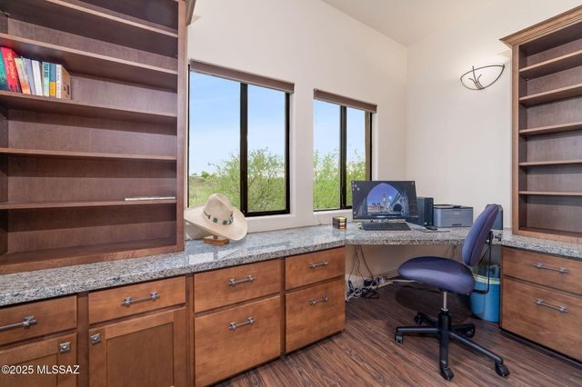 922 E Vault Mine Court, Green Valley, AZ 85614