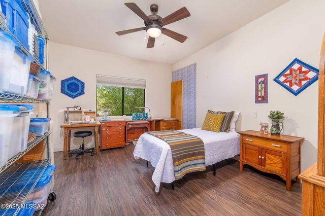 922 E Vault Mine Court, Green Valley, AZ 85614