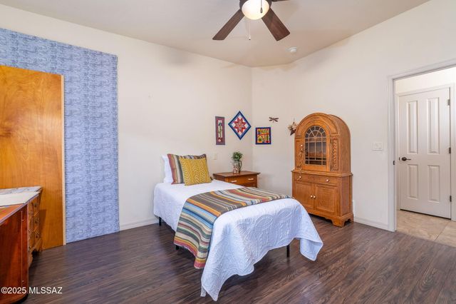 922 E Vault Mine Court, Green Valley, AZ 85614