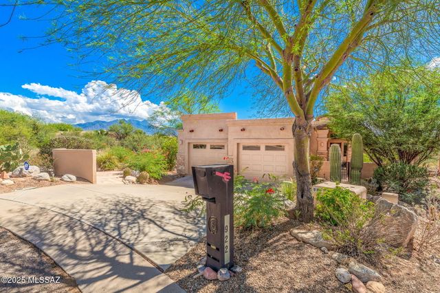 922 E Vault Mine Court, Green Valley, AZ 85614