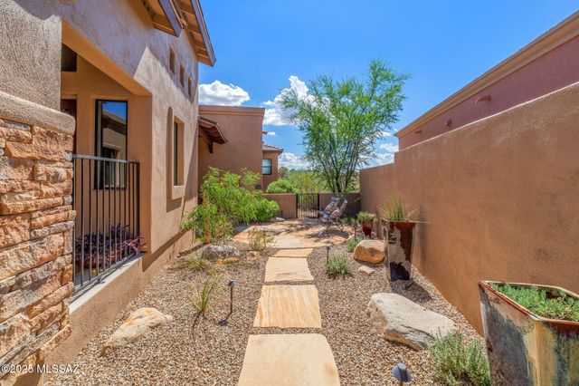 922 E Vault Mine Court, Green Valley, AZ 85614