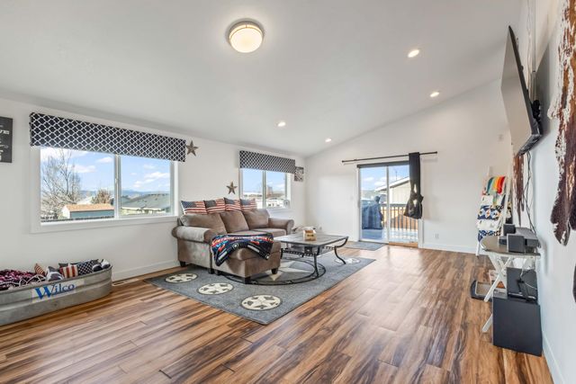 405 E D Street, Culver, OR 97734