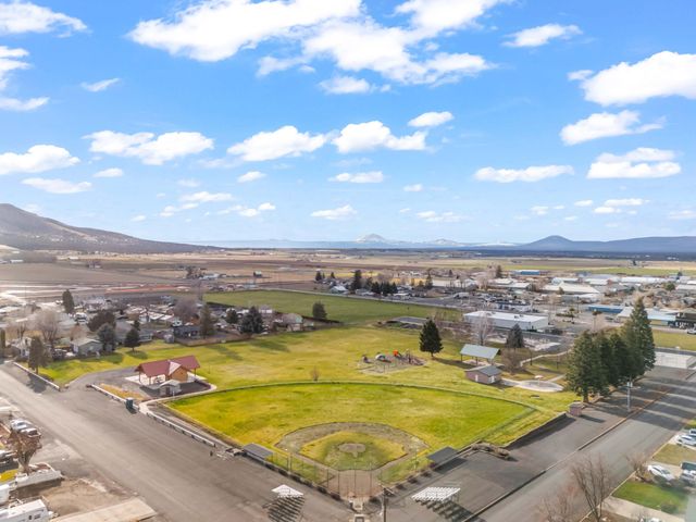 405 E D Street, Culver, OR 97734