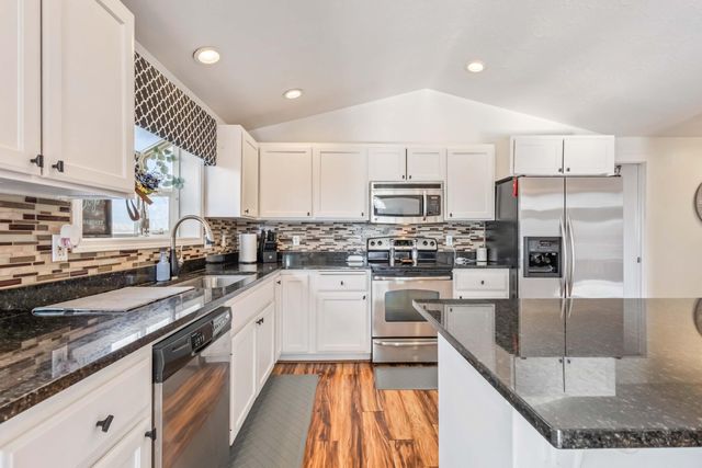 405 E D Street, Culver, OR 97734