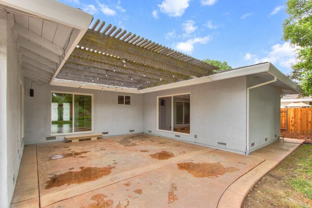 1540 Gregory Way, Carmichael, CA 95608