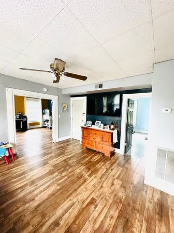 425 Taylor St, Springfield, MA 01105