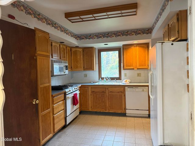 1 Van Dyke Road, Bethlehem, NY 12054