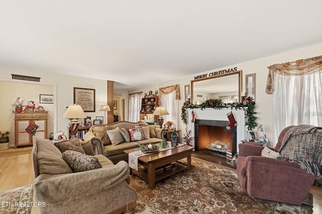 400 Eagle Bend Lane, Clinton, TN 37716