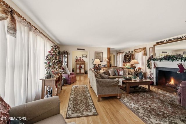 400 Eagle Bend Lane, Clinton, TN 37716