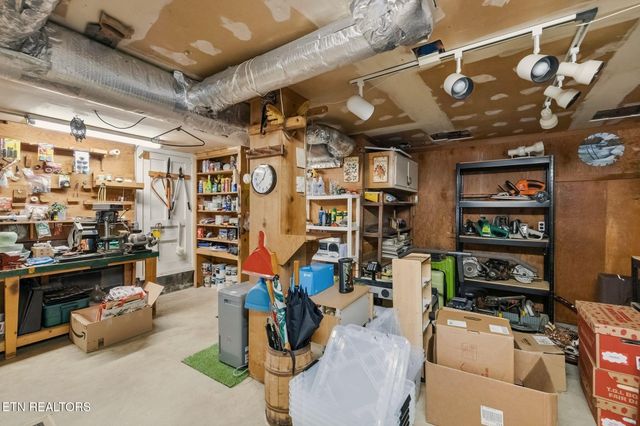 400 Eagle Bend Lane, Clinton, TN 37716