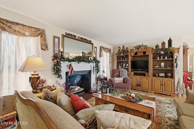 400 Eagle Bend Lane, Clinton, TN 37716