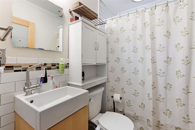 412 W Croslin ST, Austin, TX 78752