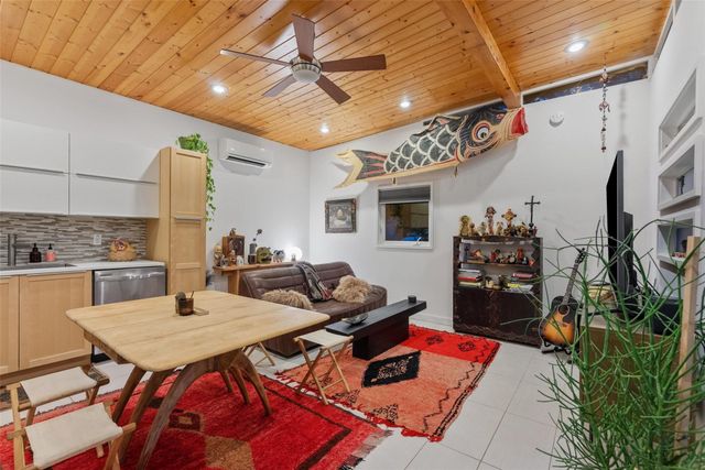412 W Croslin ST, Austin, TX 78752