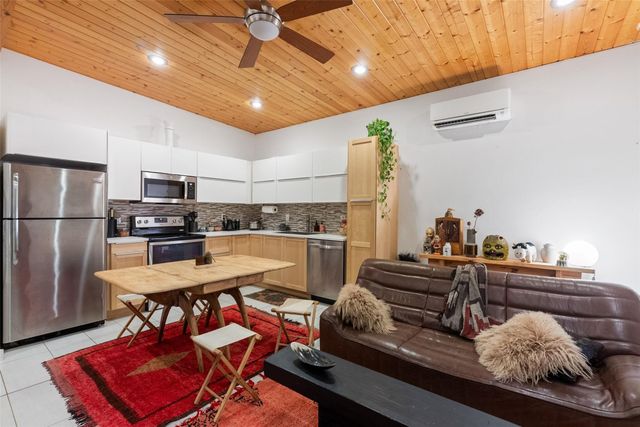 412 W Croslin ST, Austin, TX 78752