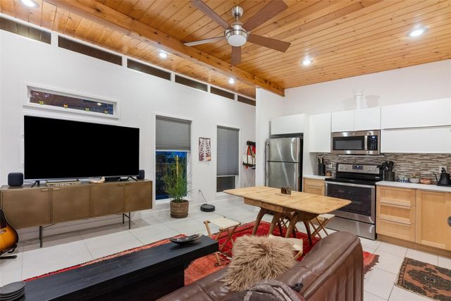 412 W Croslin ST, Austin, TX 78752