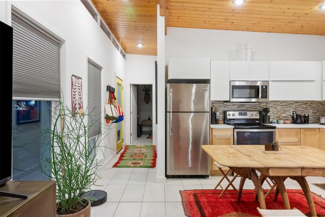 412 W Croslin ST, Austin, TX 78752