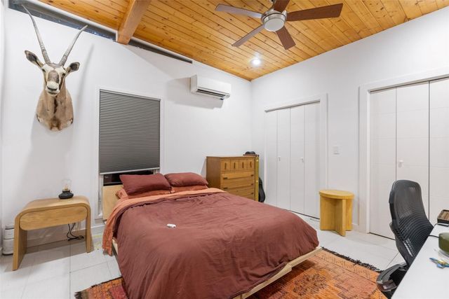 412 W Croslin ST, Austin, TX 78752