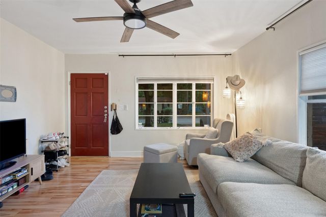412 W Croslin ST, Austin, TX 78752