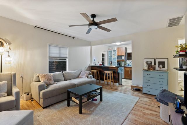 412 W Croslin ST, Austin, TX 78752