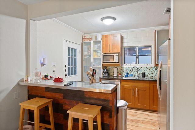 412 W Croslin ST, Austin, TX 78752