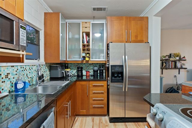 412 W Croslin ST, Austin, TX 78752