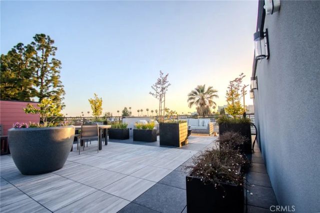 150 S Oak Knoll 103, Pasadena, CA 91101