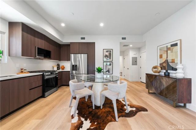 150 S Oak Knoll 103, Pasadena, CA 91101