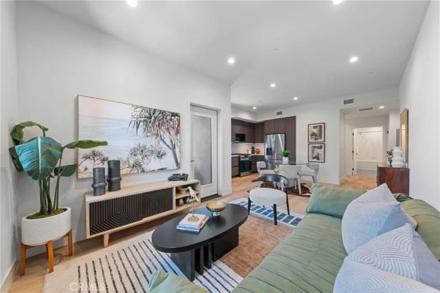 150 S Oak Knoll 103, Pasadena, CA 91101