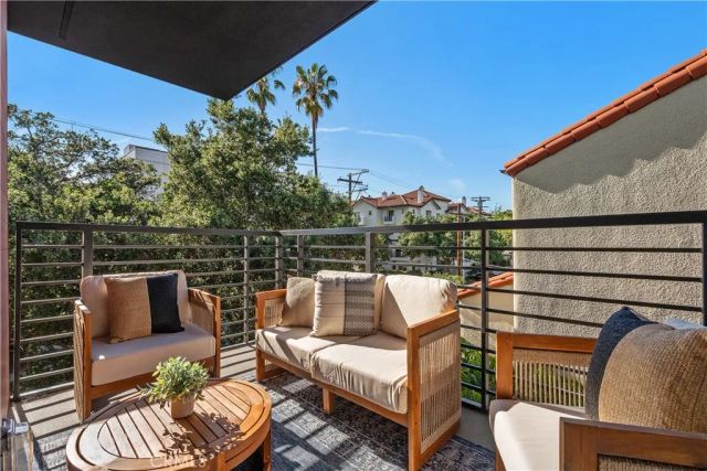 150 S Oak Knoll 103, Pasadena, CA 91101