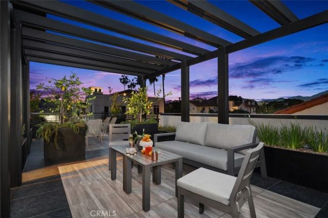 150 S Oak Knoll 103, Pasadena, CA 91101