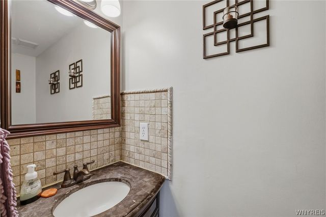 7224 Winbert Drive, Wheatfield, NY 14120