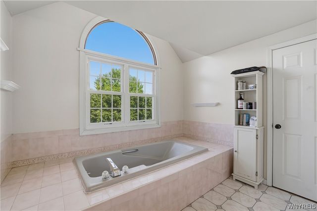 7224 Winbert Drive, Wheatfield, NY 14120