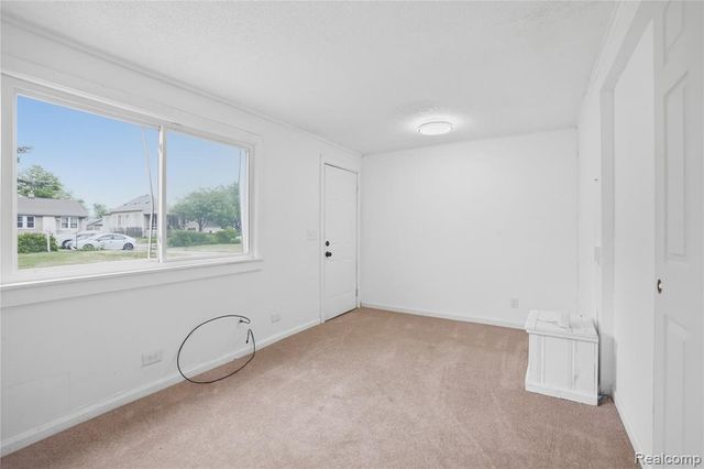 7268 Chalmers Avenue, Warren, MI 48091