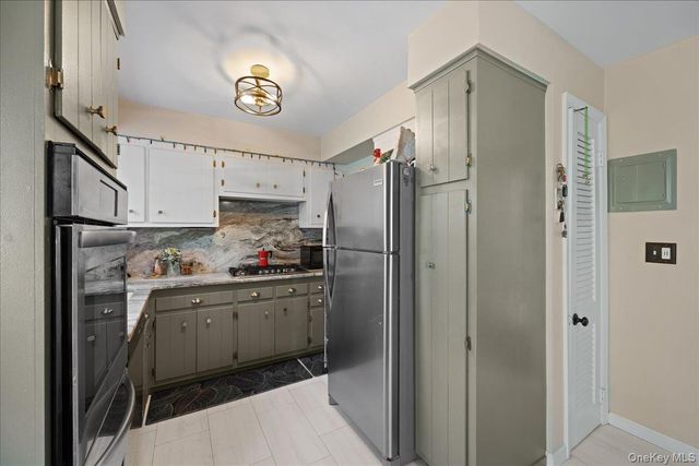 20 Bon Aire Circle 605, Suffern, NY 10901