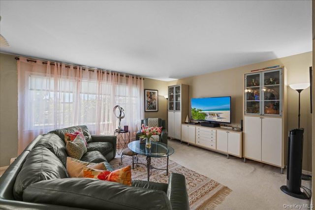 20 Bon Aire Circle 605, Suffern, NY 10901