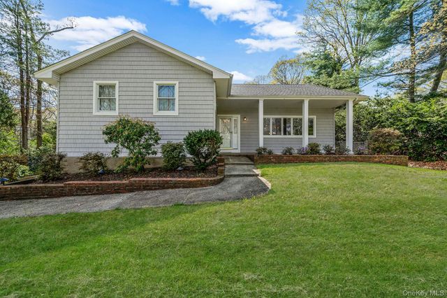 7 Carriage Court, Dix Hills, NY 11746