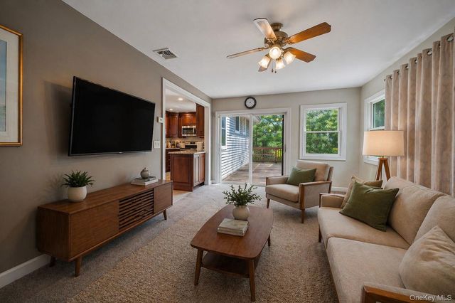 7 Carriage Court, Dix Hills, NY 11746