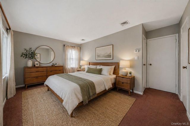 7 Carriage Court, Dix Hills, NY 11746