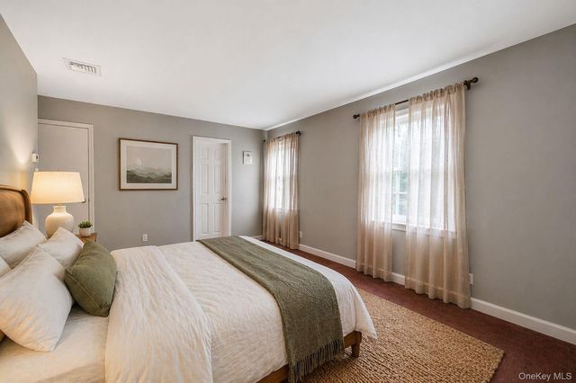 7 Carriage Court, Dix Hills, NY 11746