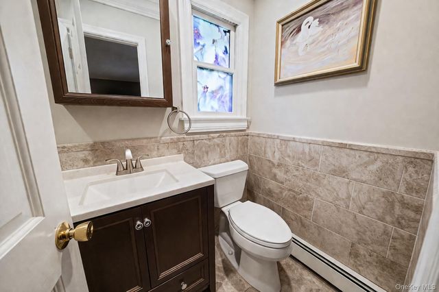 7 Carriage Court, Dix Hills, NY 11746