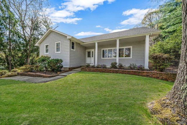 7 Carriage Court, Dix Hills, NY 11746