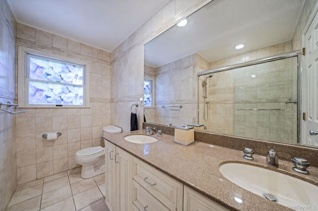 7 Carriage Court, Dix Hills, NY 11746