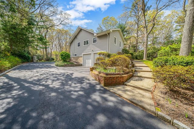 7 Carriage Court, Dix Hills, NY 11746